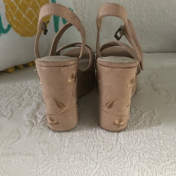 Mia beige wedges. Sz 6 - Picture 4 of 5